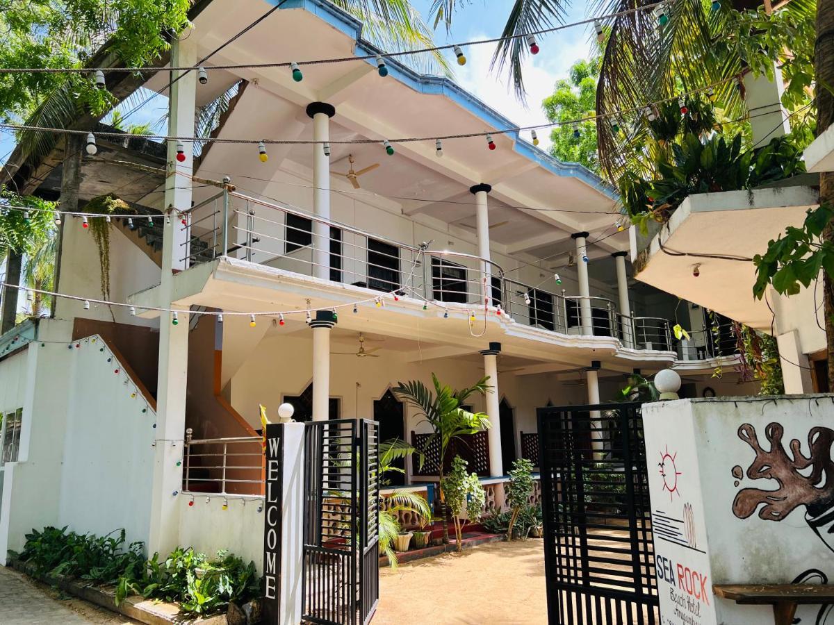 Sea Rock Beach Hotel 아루감 베이 외부 사진