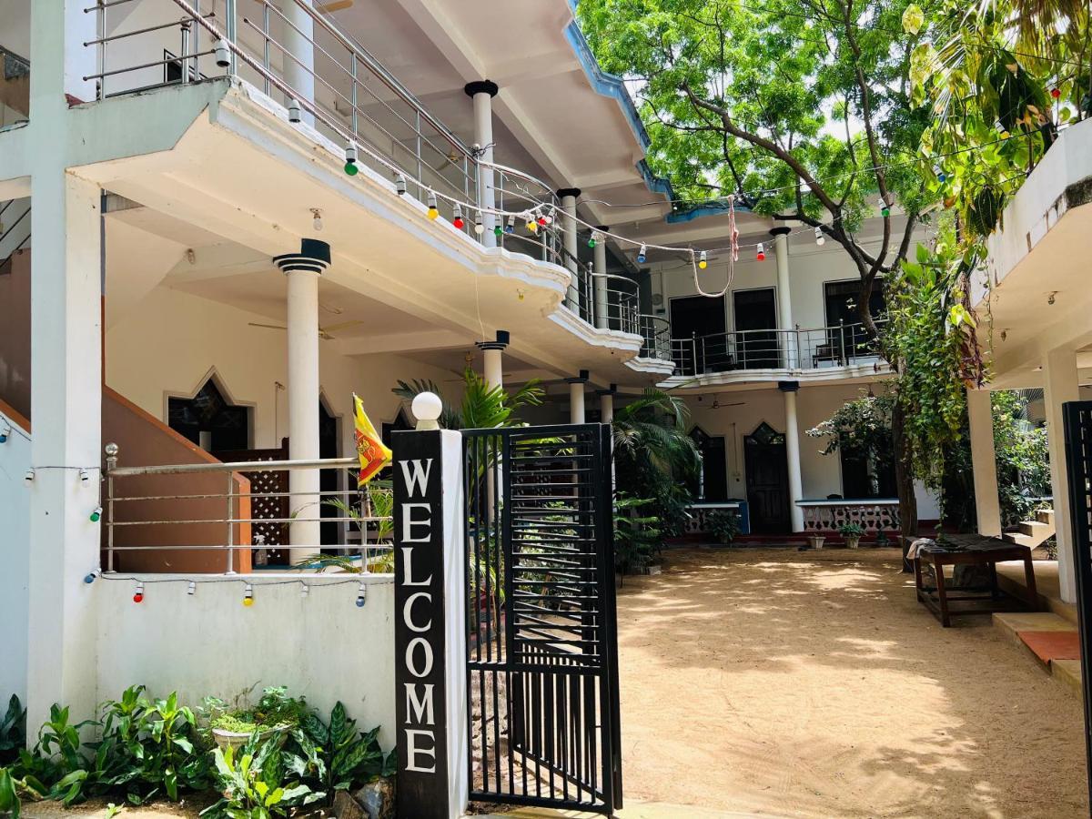 Sea Rock Beach Hotel 아루감 베이 외부 사진